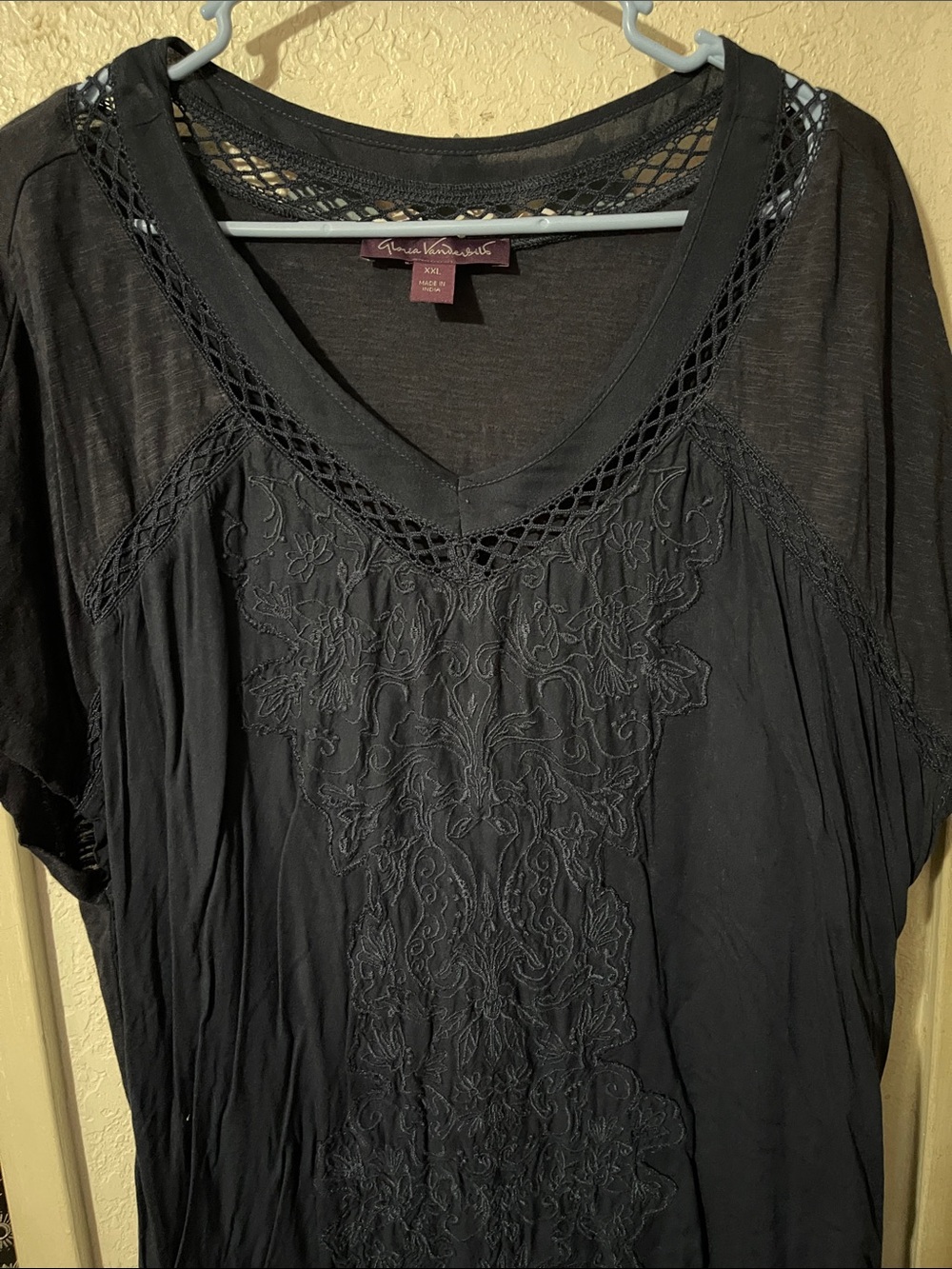 Gloria Vanderbilt Navy blue Embroidered Crochet Trim Blouse New without tag